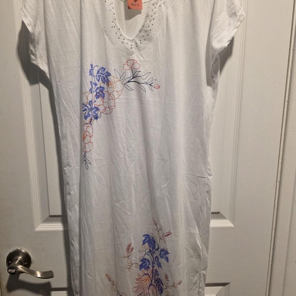 White Floral Nightgown..NWT